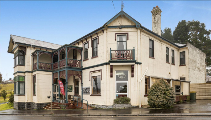 FHGC Bischoff Hotel  for Sale Waratah 