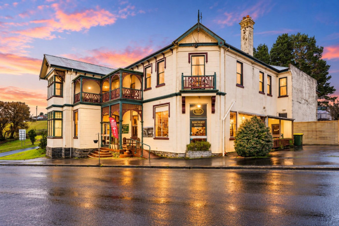 FHGC Bischoff Hotel  for Sale Waratah